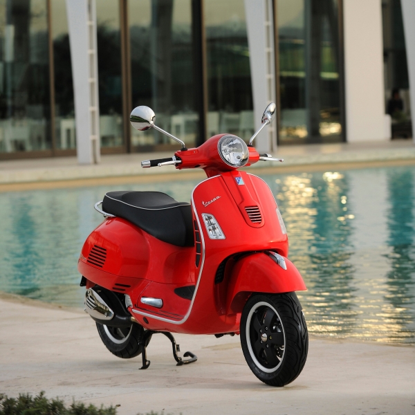 Фото скутера Vespa GTS Super 300 ie